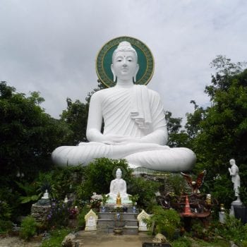 de grote witte Boedha van Chiang Rai 